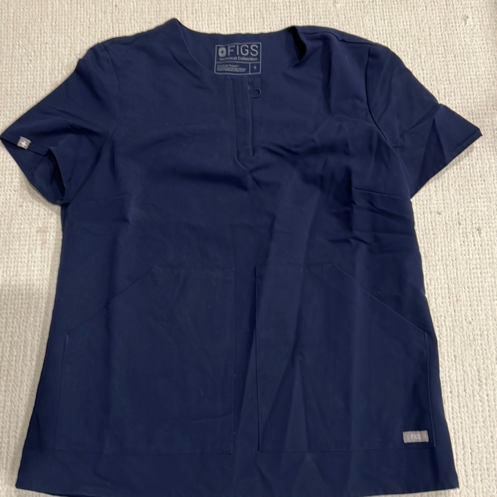 Figs scrub top